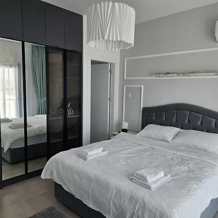 Pompeius Beachside Retreat 2-bedroom G-7 Apartman