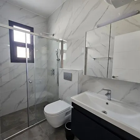 Pompeius Beachside Retreat 2-bedroom G-7 Apartman Perivolia tou Trikomou