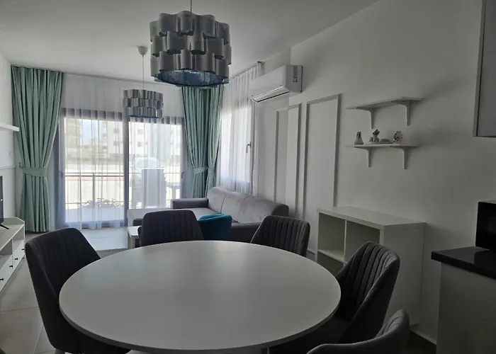 Pompeius Beachside Retreat 2-bedroom G-7 *